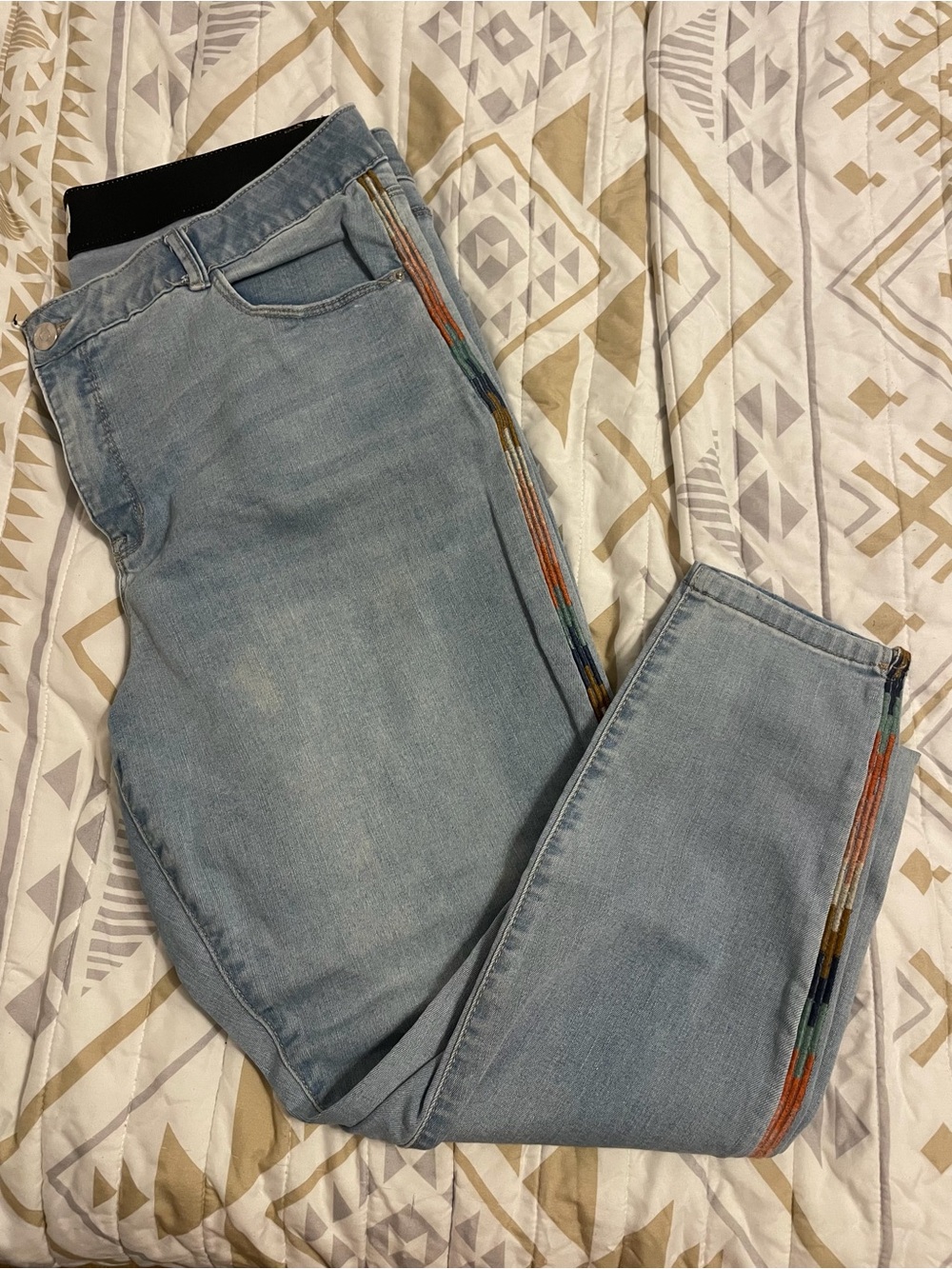 Light Blues stretch skinny Jeans with Side Stripe
